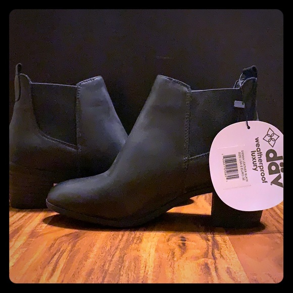 Women’s dav weatherproof leather bootie. - Picture 1 of 5